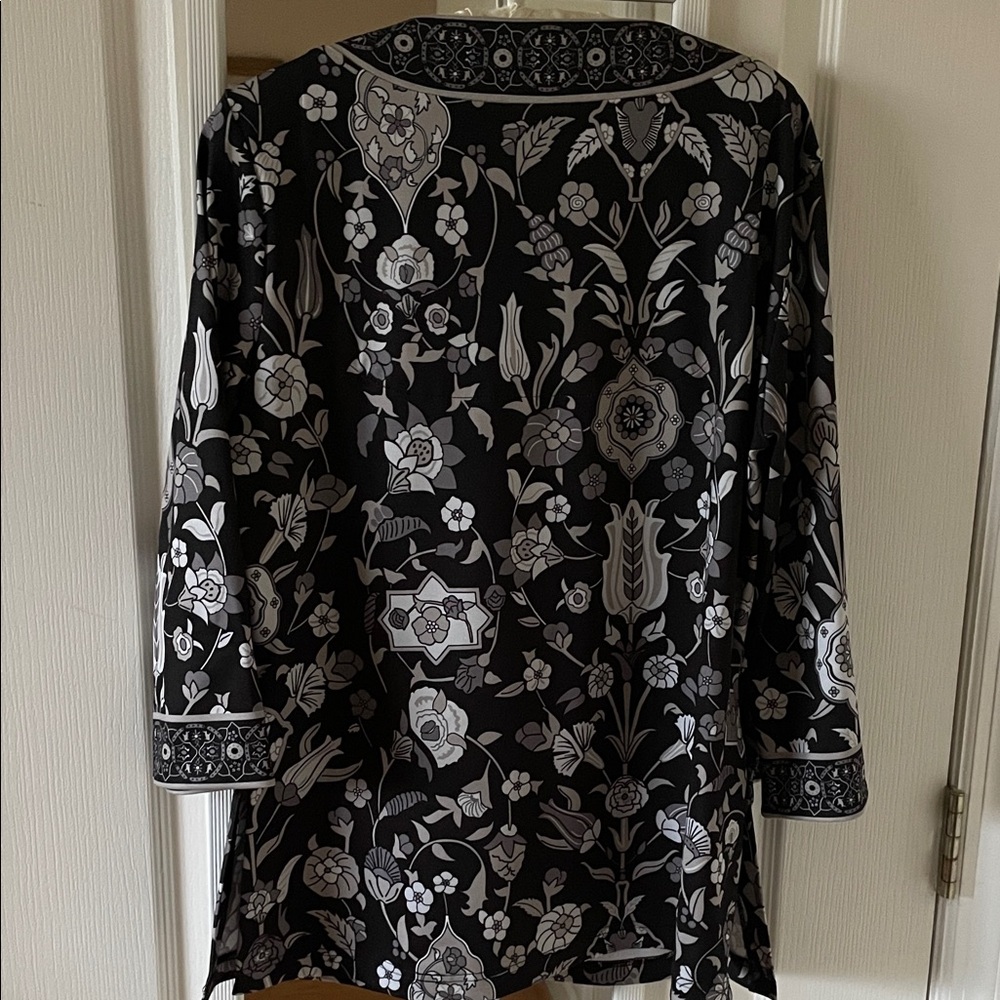 Gretchen Scott Black and White Patterned Tunic - Picture 5 of 5